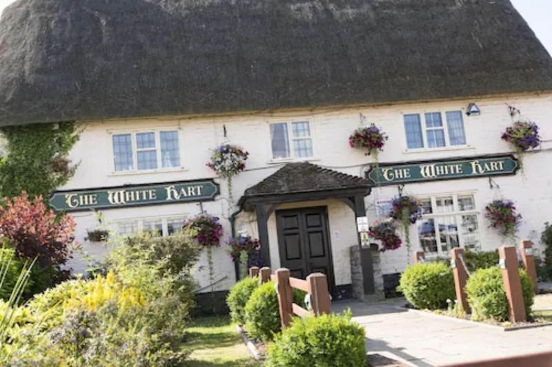 The White Hart, Wroughton Bed & Breakfast Суиндън Екстериор снимка