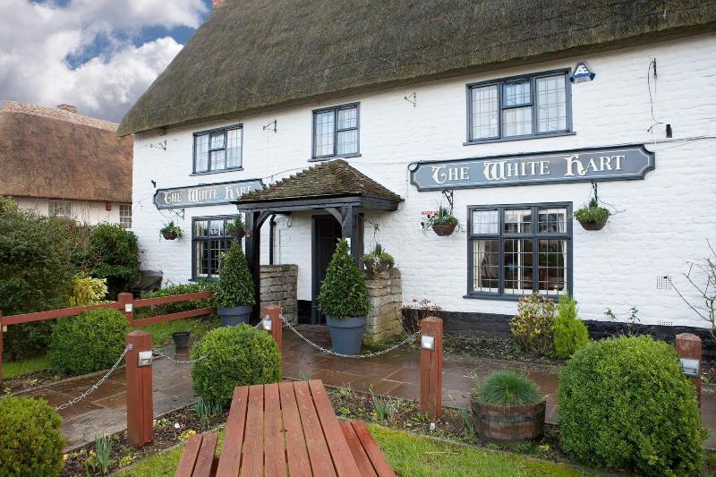 The White Hart, Wroughton Bed & Breakfast Суиндън Екстериор снимка