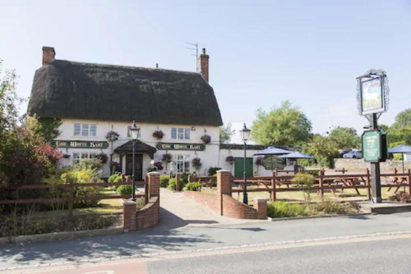 The White Hart, Wroughton Bed & Breakfast Суиндън Екстериор снимка